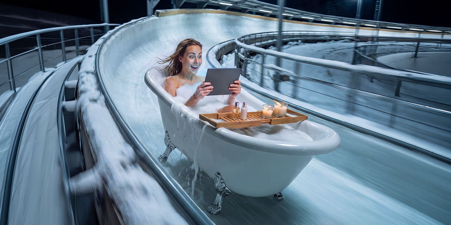 Vrouw-vergelijkt-terwijl-ze-in-haar-bad-zit-snel-verschillende-verzekeraars-via-Mijnvergelijker.be