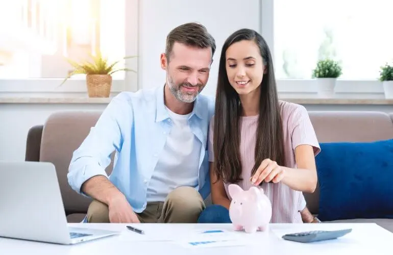 Wat is voordeliger: sparen bij de bank of een uitvaartverzekering afsluiten?